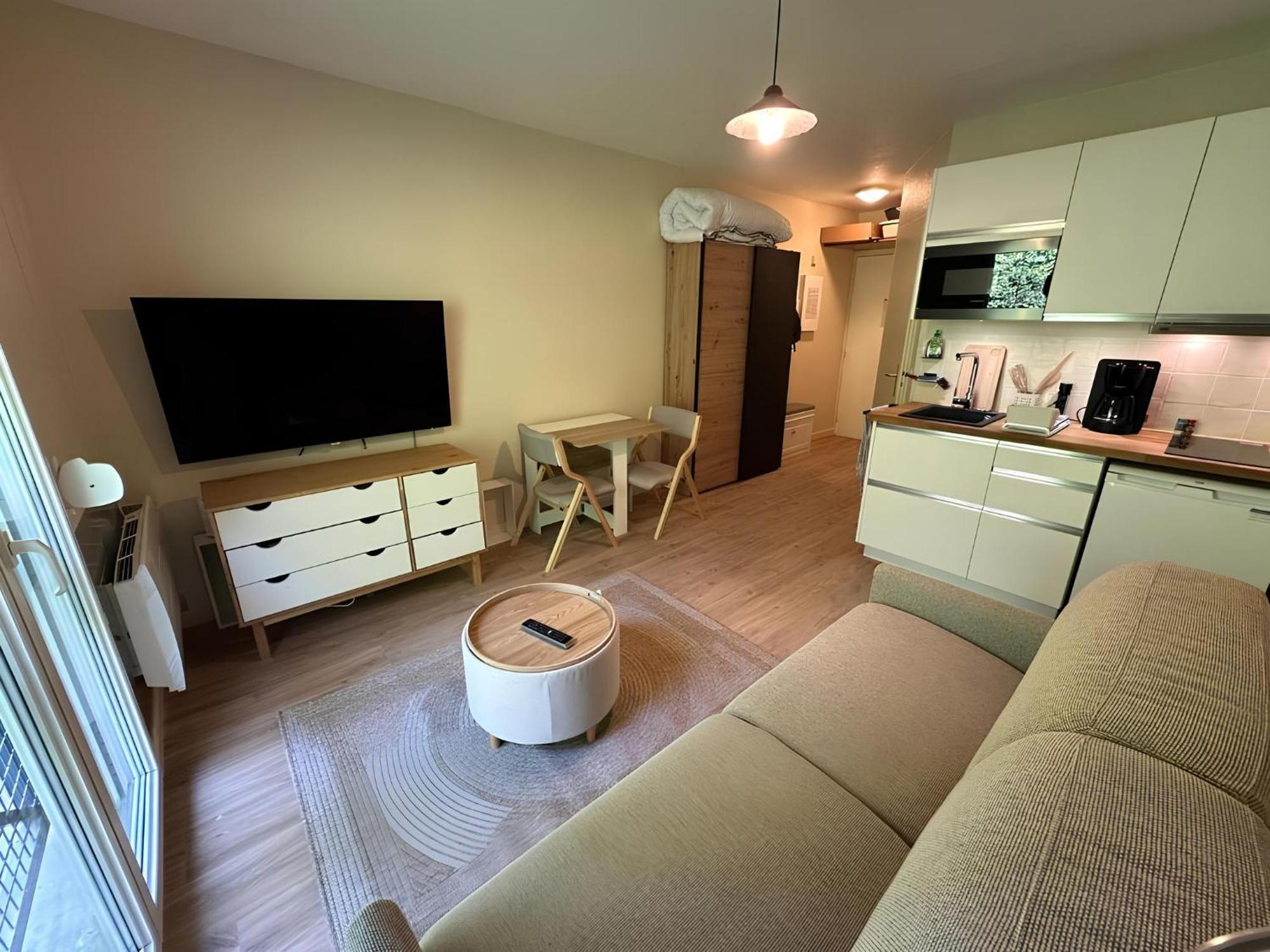 Rouen, Studio, Lumineux Avec Parking Souterrain, Menage Et Linge Inclus Darnétal Exterior foto