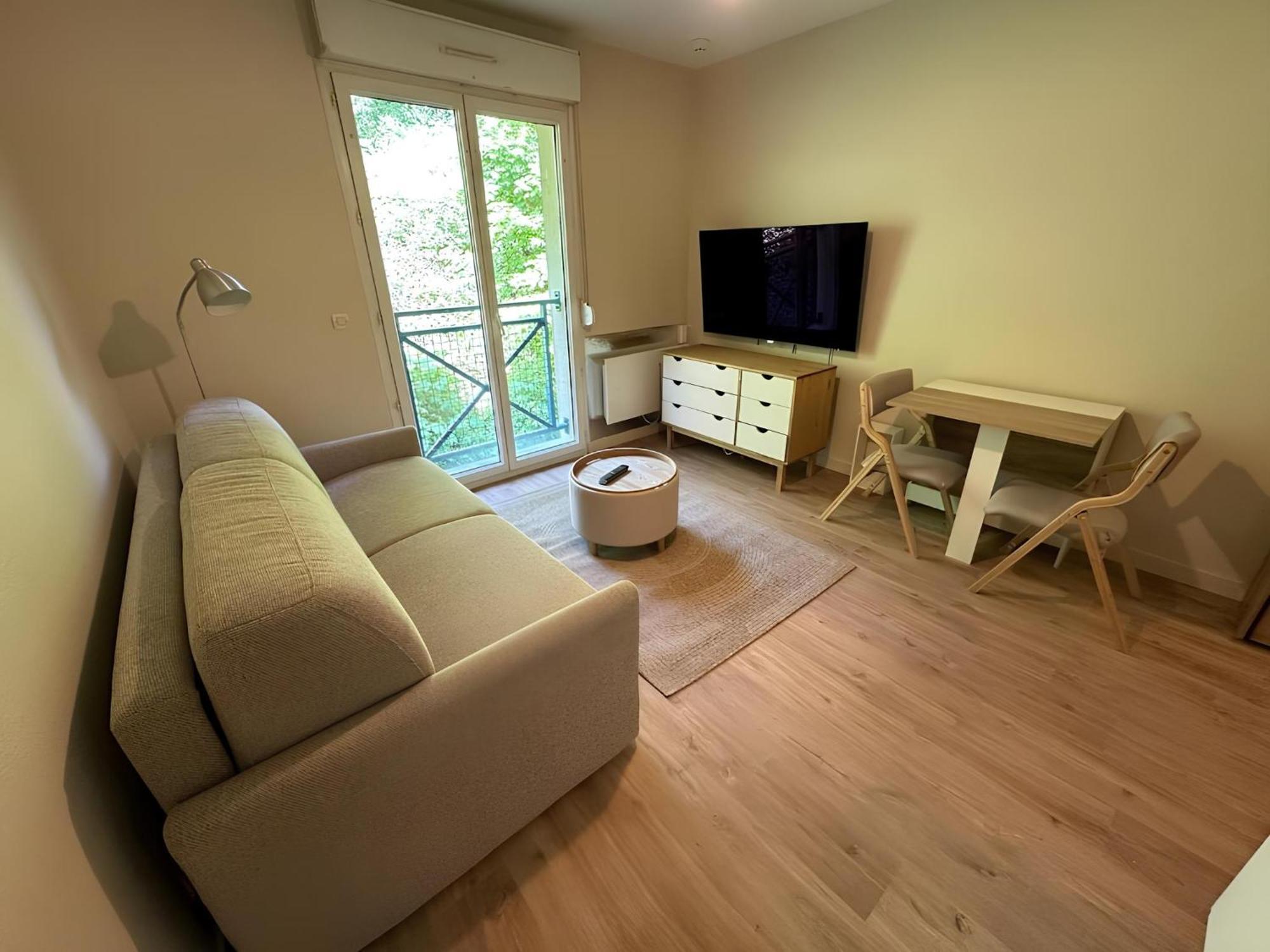 Rouen, Studio, Lumineux Avec Parking Souterrain, Menage Et Linge Inclus Darnétal Exterior foto