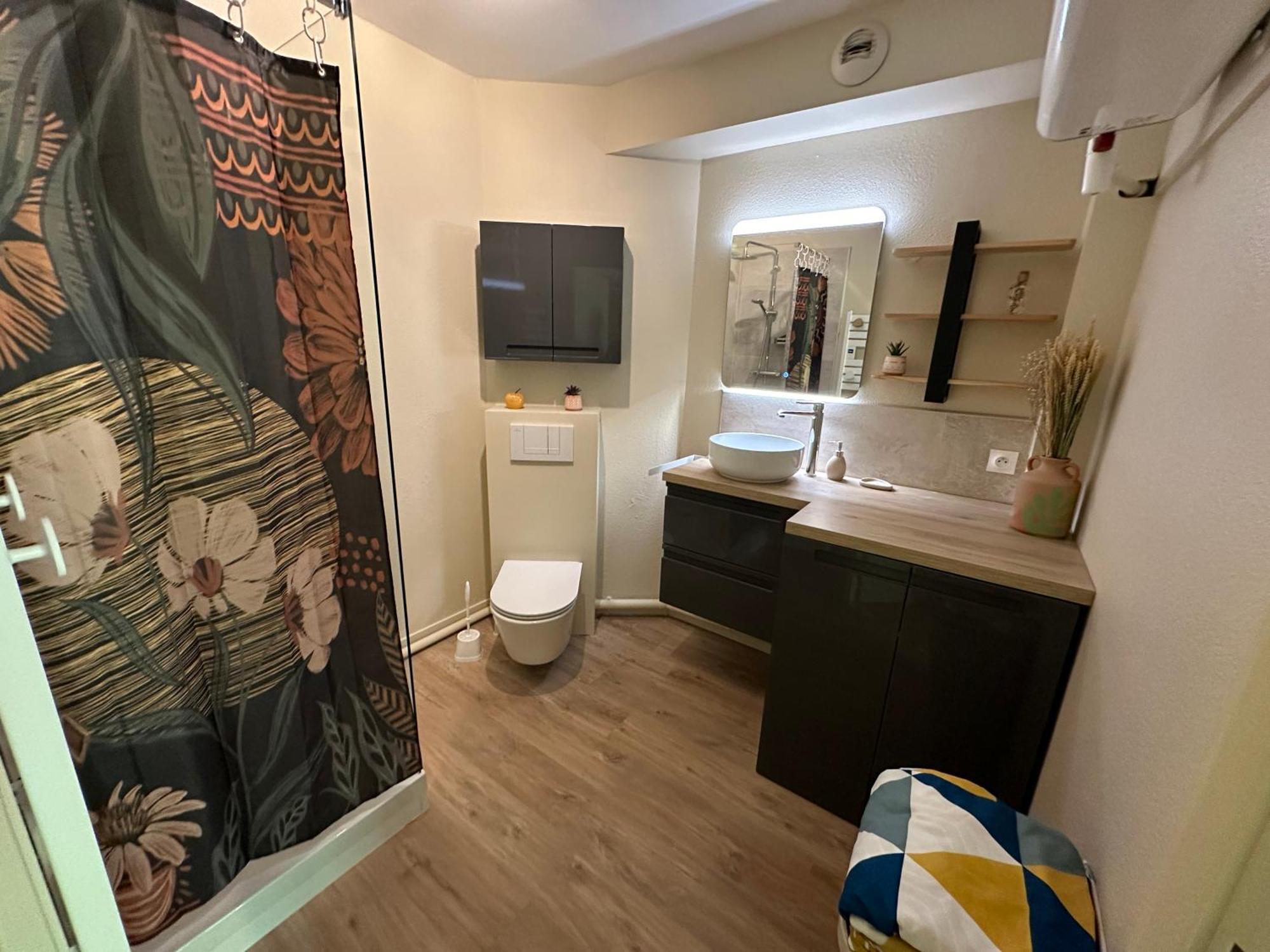 Rouen, Studio, Lumineux Avec Parking Souterrain, Menage Et Linge Inclus Darnétal Exterior foto